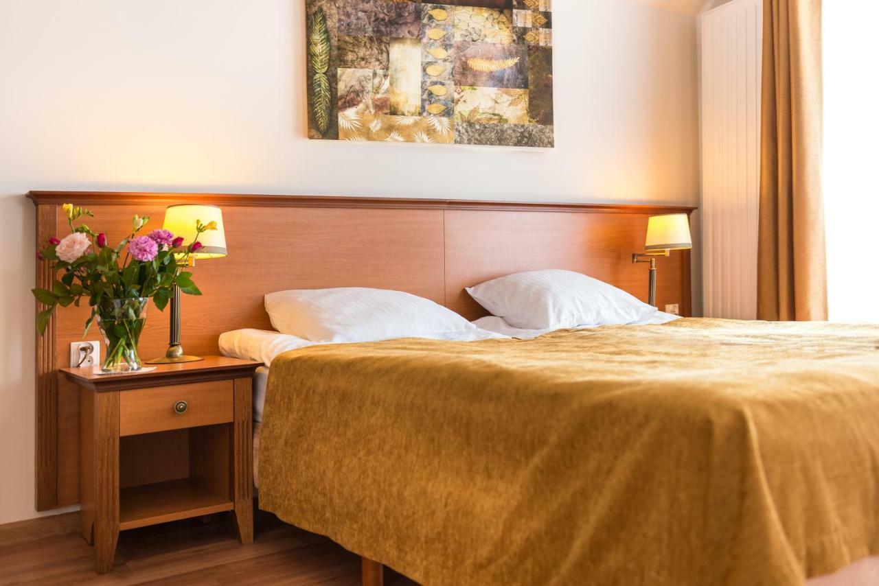 Airpark Hotel 2*