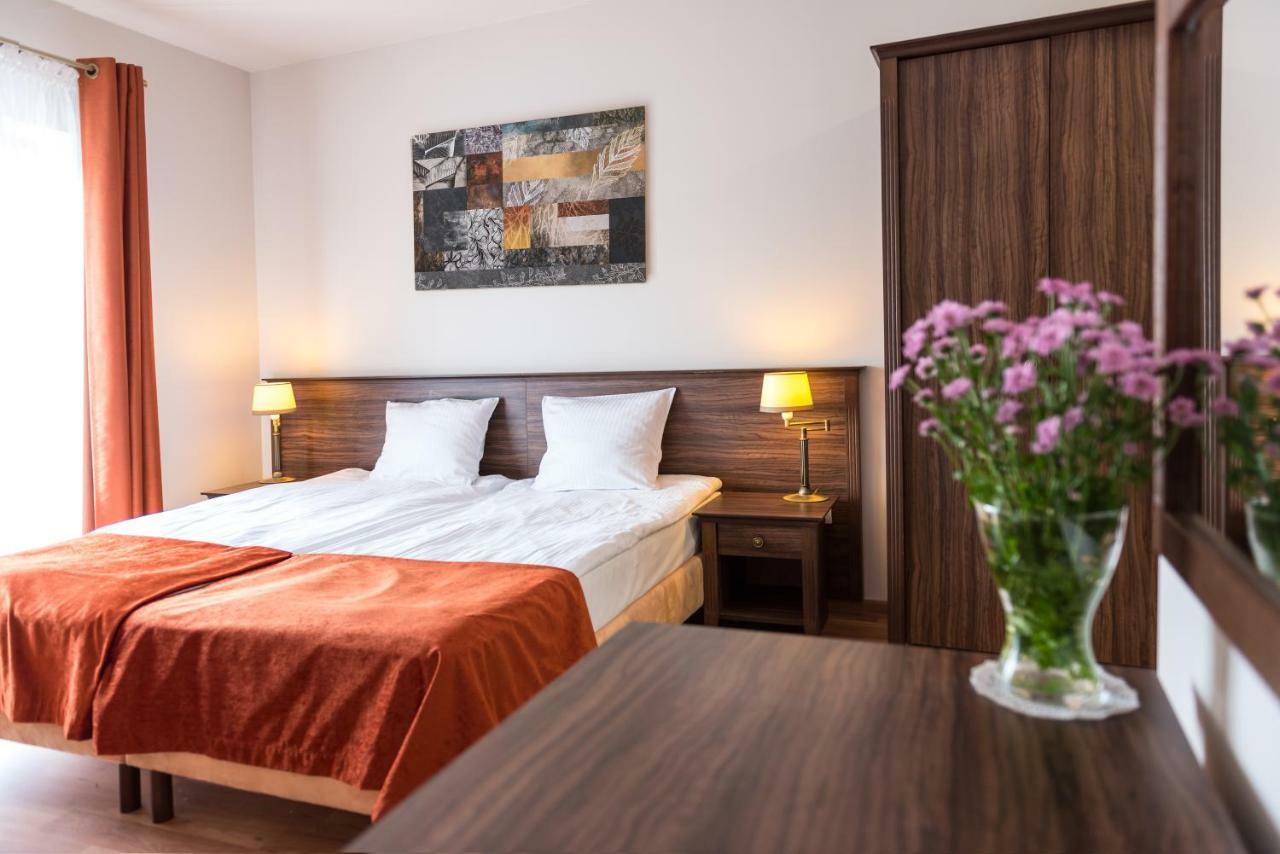 Airpark Hotel 2*