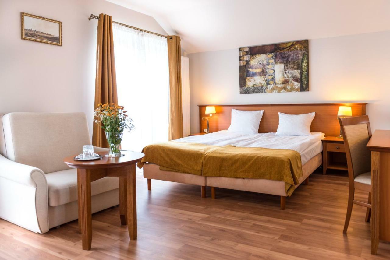 Airpark Hotel 2*