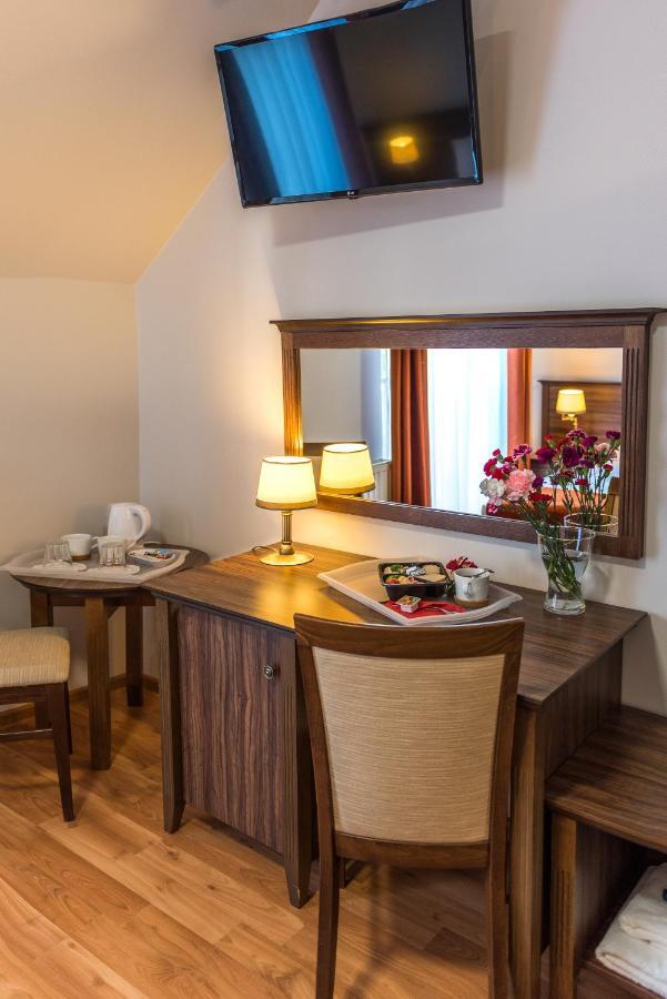 Airpark Hotel 2*