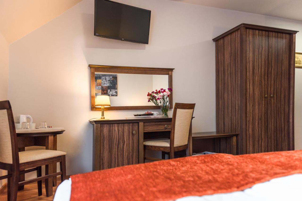 Airpark Hotel